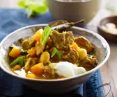 Lammragout mit Mandeln und Kürbis