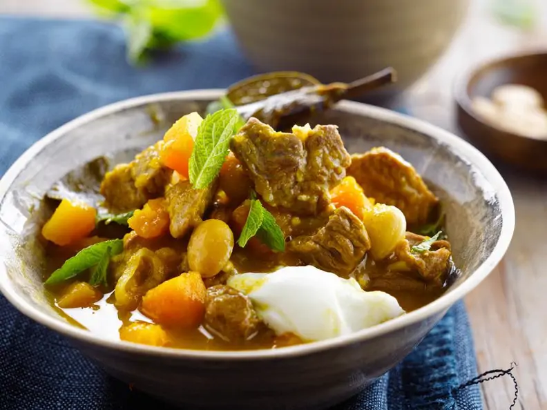 Lammragout mit Mandeln und Kürbis