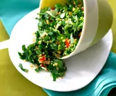 Couscous-Salat mit Minze und Petersilie