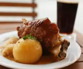 Schweinshaxe mit Kartoffelknödel