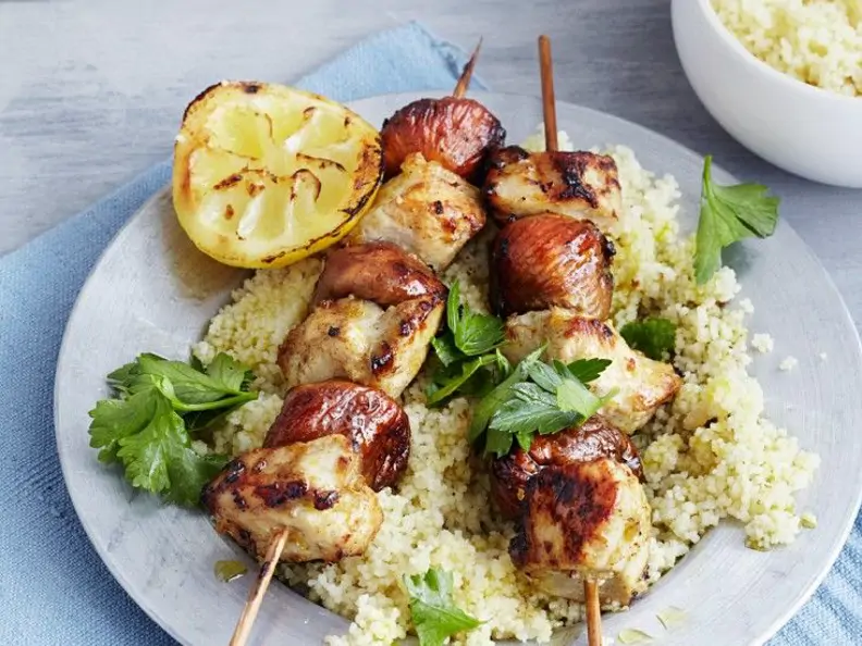 Hähnchenspieße mit Feigen und Couscous