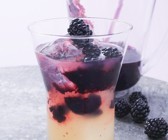 Frucht-Cocktail mit Brombeeren