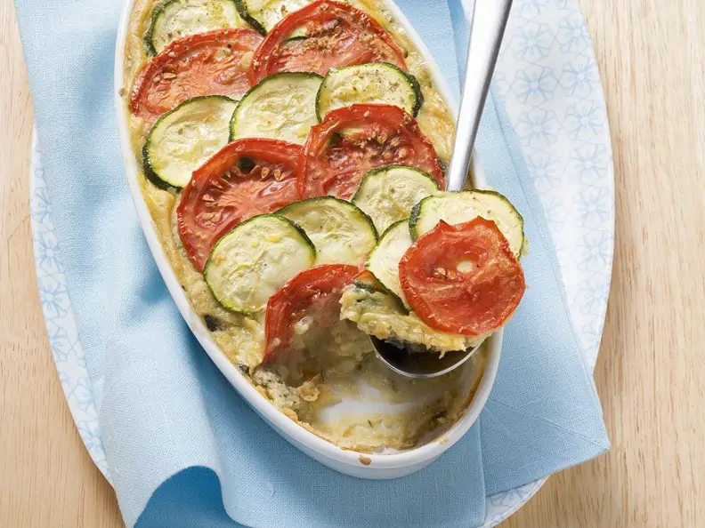 Zucchini-Auberginen-Moussaka mit Tomaten