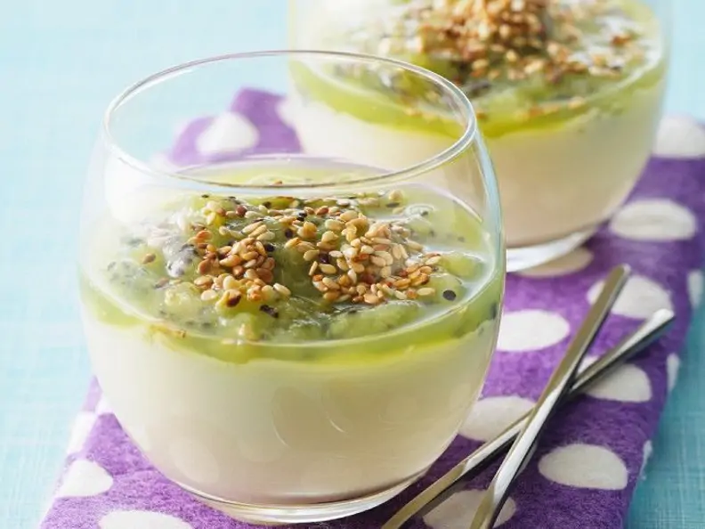 Vanillecreme mit exotischem Fruchtpüree