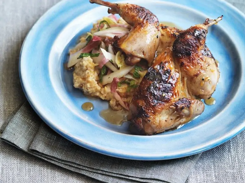 Gegrillte Wachtel mit Kichererbsenpüree