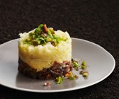 Ochsenschwanzragout mit Kartoffelhaube