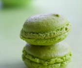 Pistazien-Macarons mit Matchacreme