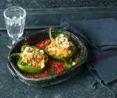 Paprika mit Ananasreis gefüllt