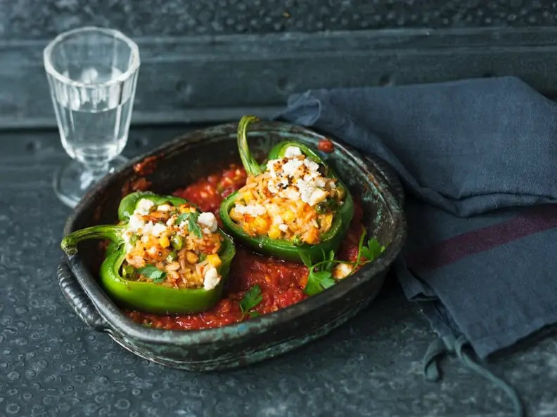 Paprika mit Ananasreis gefüllt