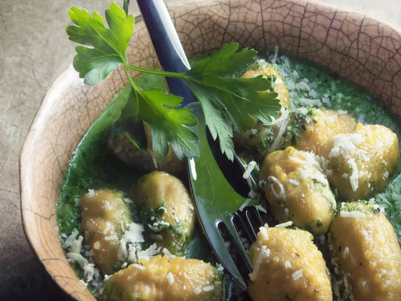 Kürsbinocken mit Petersiliensauce