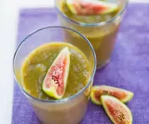 Salat-Feigen-Smoothie mit Pfirsich und Melone
