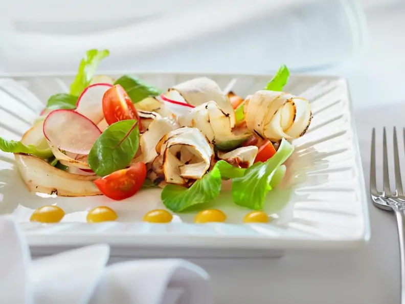 Salat mit Schwarzwurzel, Tomaten und Radieschen