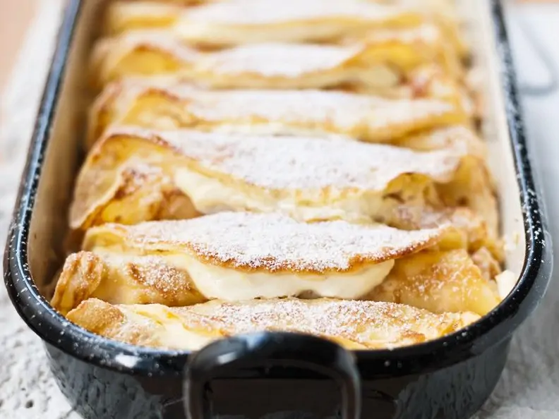 Überbackene Pfannkuchen mit Topfenfüllung