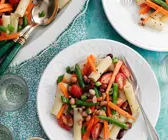 Nudelsalat mit Bohnen und Gemüse