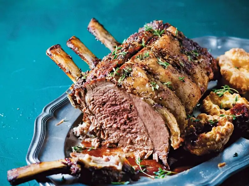 Rinderkoteletts mit Yorkshire Pudding