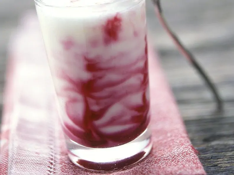 Buttermilch mit Rote-Bete-Saft