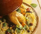 Tajine mit Hähnchen, Gemüse, Oliven und Zitrone