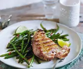 Thunfisch vom Grill mit grünen Bohnen