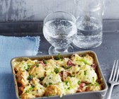 Blumenkohlauflauf mit Semmelknödel und Wurst