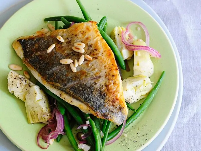 Dorade mit Bohnengemüse und Artischocken