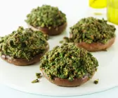 Mit Pesto gefüllte Portobello