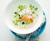 Kalte Gurkensuppe mit Lachs