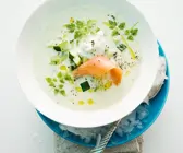 Kalte Gurkensuppe mit Lachs