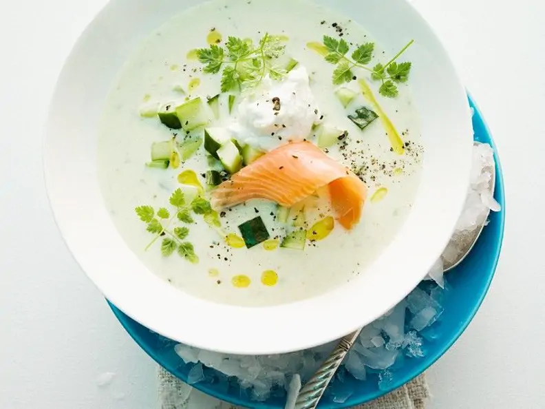 Kalte Gurkensuppe mit Lachs