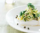 Kabeljau mit Zucchinipasta