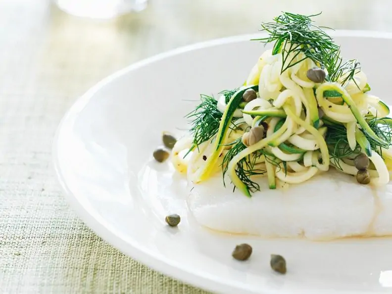 Kabeljau mit Zucchinipasta