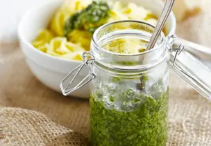 Basilikum-Pesto mit Walnüssen