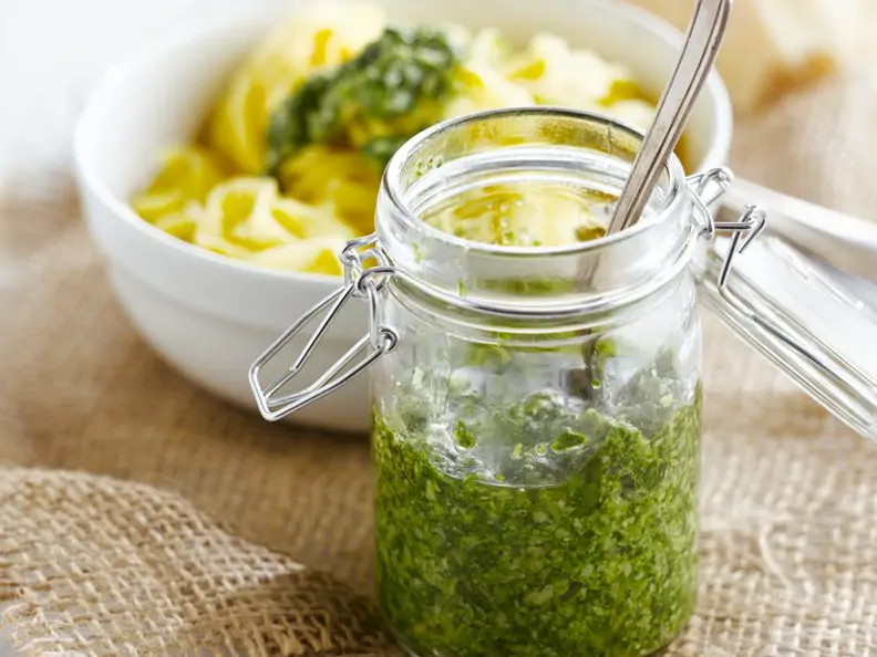 Basilikum-Pesto mit Walnüssen