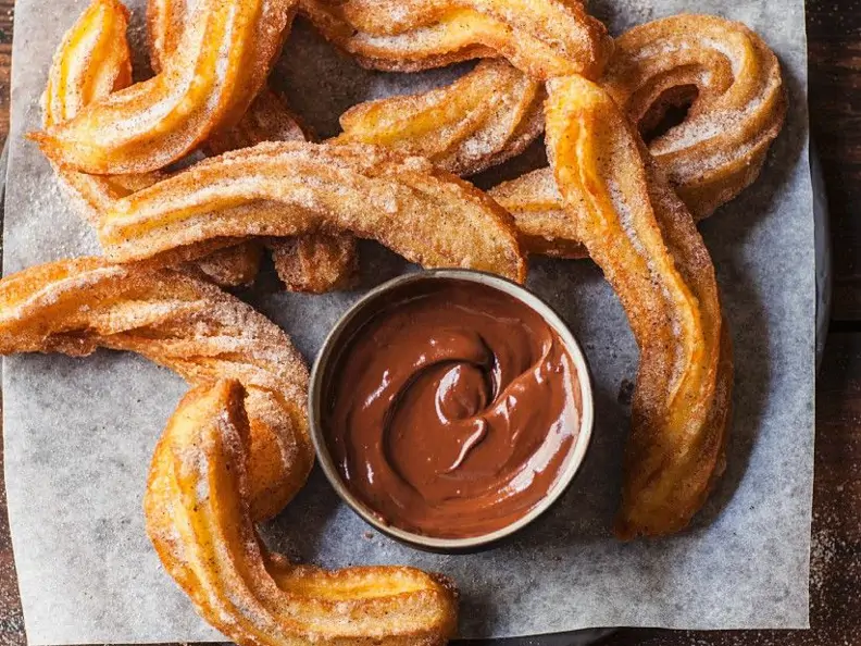 Churros mit Schokolade