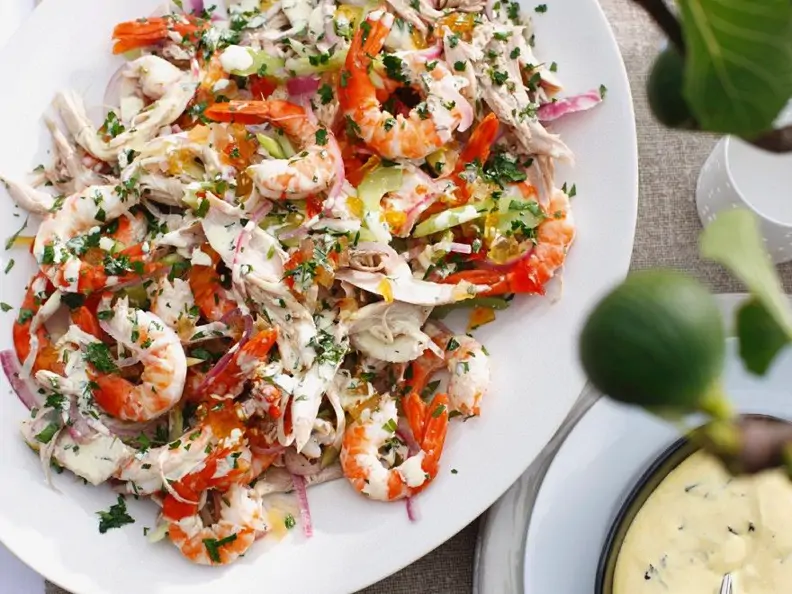 Salat mit Pute, Garnele und Sellerie