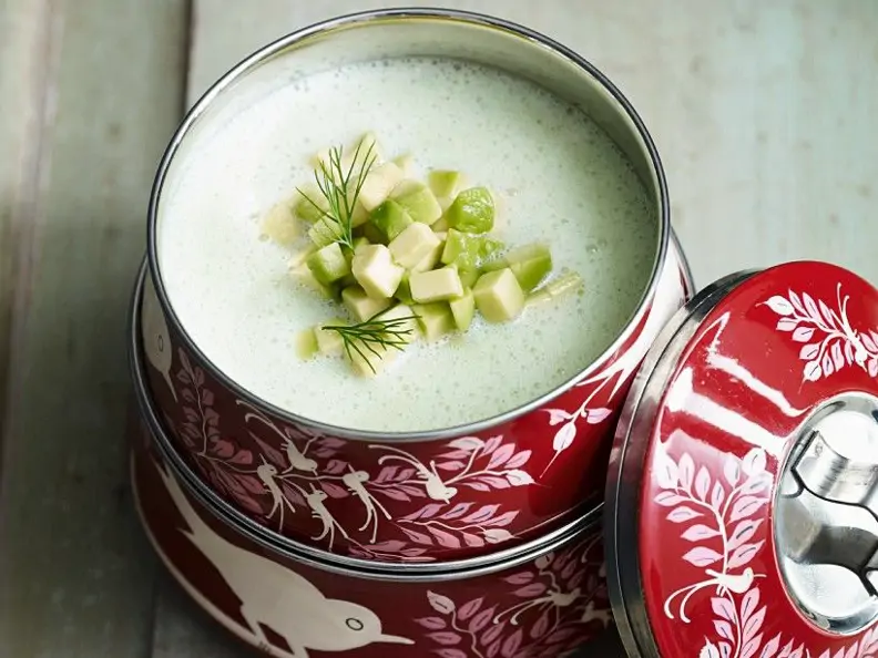 Gurkensuppe mit Dill und Avocado (kalt)