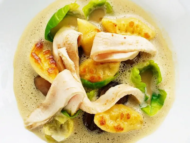 Maroni-Rosenkohlsuppe mit Wildgeflügel