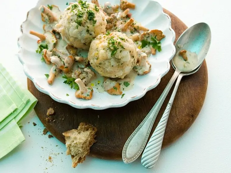 Semmelknödel mit Pilzsoße