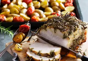 Schweinerücken mit Kräutern und Ofenkartoffeln