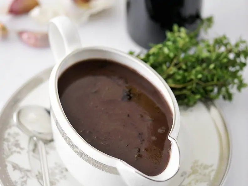 Bratensauce mit Rotwein