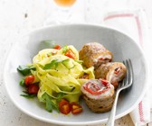 Kalbsröllchen mit Ziegenkäse und Pasta