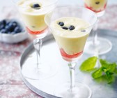 Warme Weinschaumcreme mit Früchten