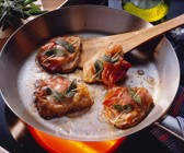 Kalbsschnitzel mit Salbei und Schinken