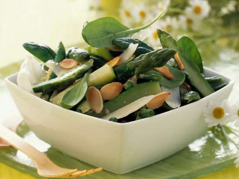 Spargel-Bohnensalat mit Mandeln