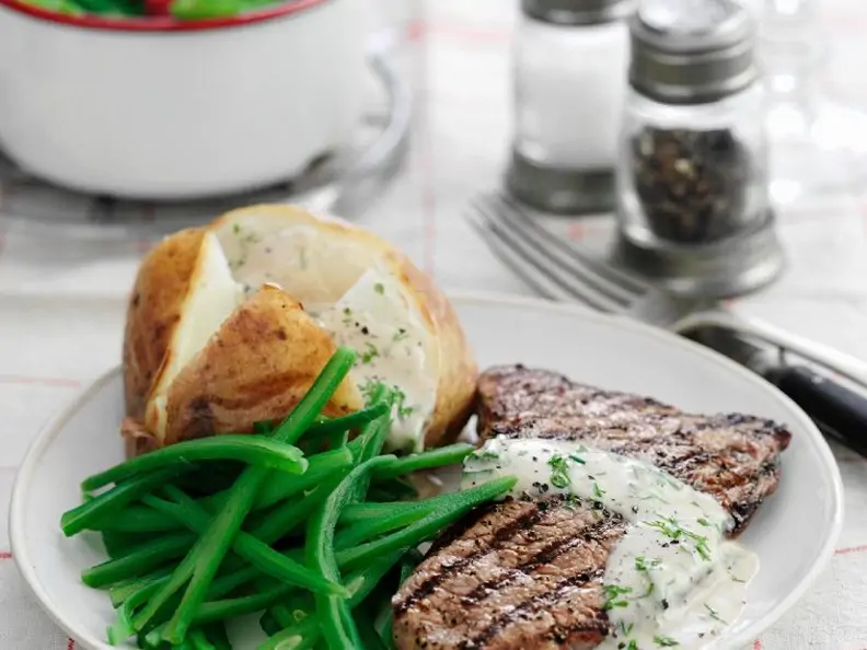 Hüftsteak mit Bohnen, Foliekartoffeln und Dillsauce