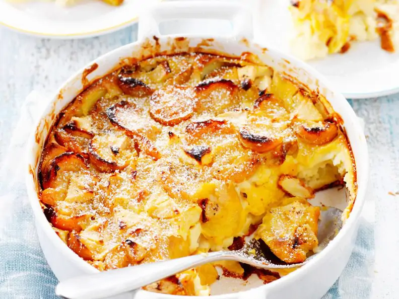 Mirabellen-Gratin mit Birnen und Rosinen