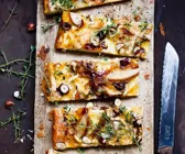 Käse-Birnen-Tarte mit Nüssen und Thymian
