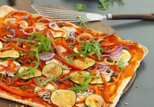 Bunter Gemüse-Flammkuchen