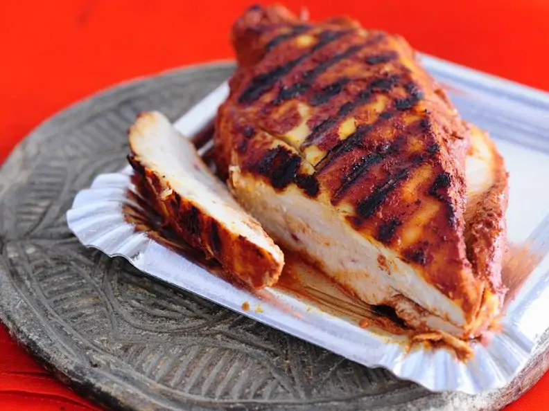 Gegrillte Tandoori-Hähnchenbrust