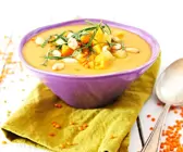 Linsen-Kartoffelsuppe mit Nüssen