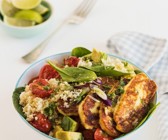 Bratkäse mit Couscous und Avocado